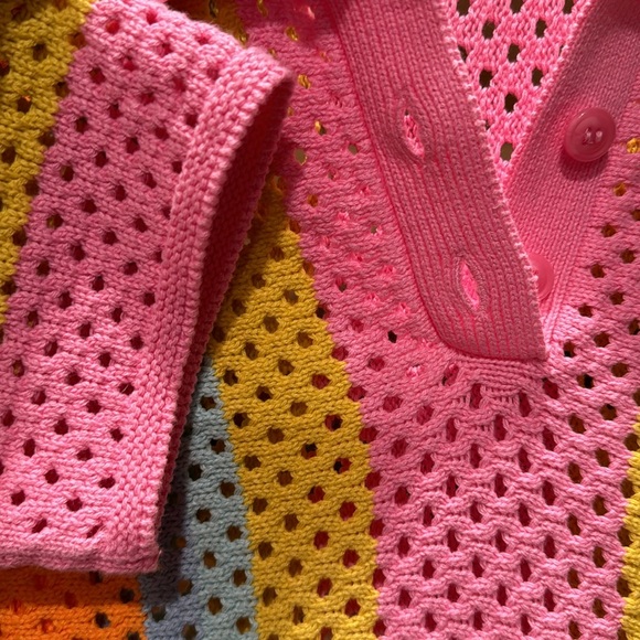 Crochet collard polo shirt. Pink buttons multi color knit - Picture 3 of 10